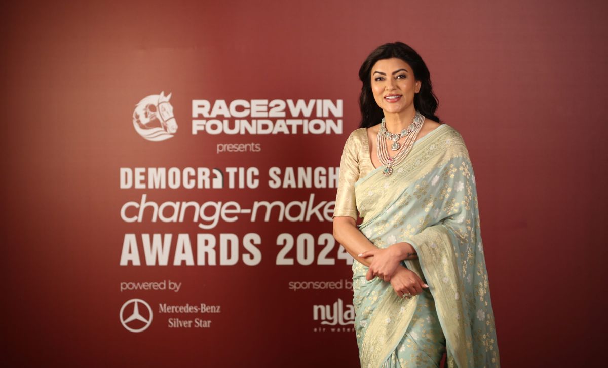 Sushmita Sen sizzled in a Banarasi saree at an Award Event