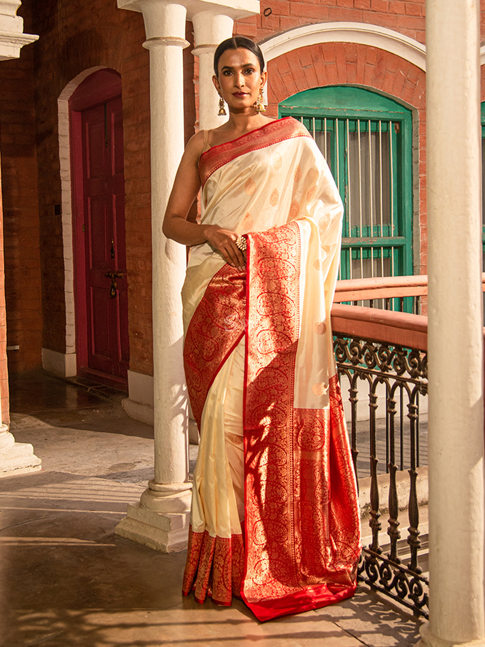 5.5 m Weaving Maroon Border Cream Banarasi Cotton Silk Saree at Rs 550 in  Surat