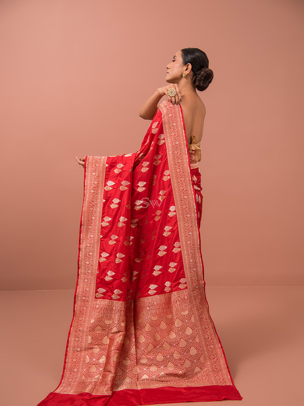 Red Booti Katan Silk Handloom Banarasi Saree - Sacred Weaves