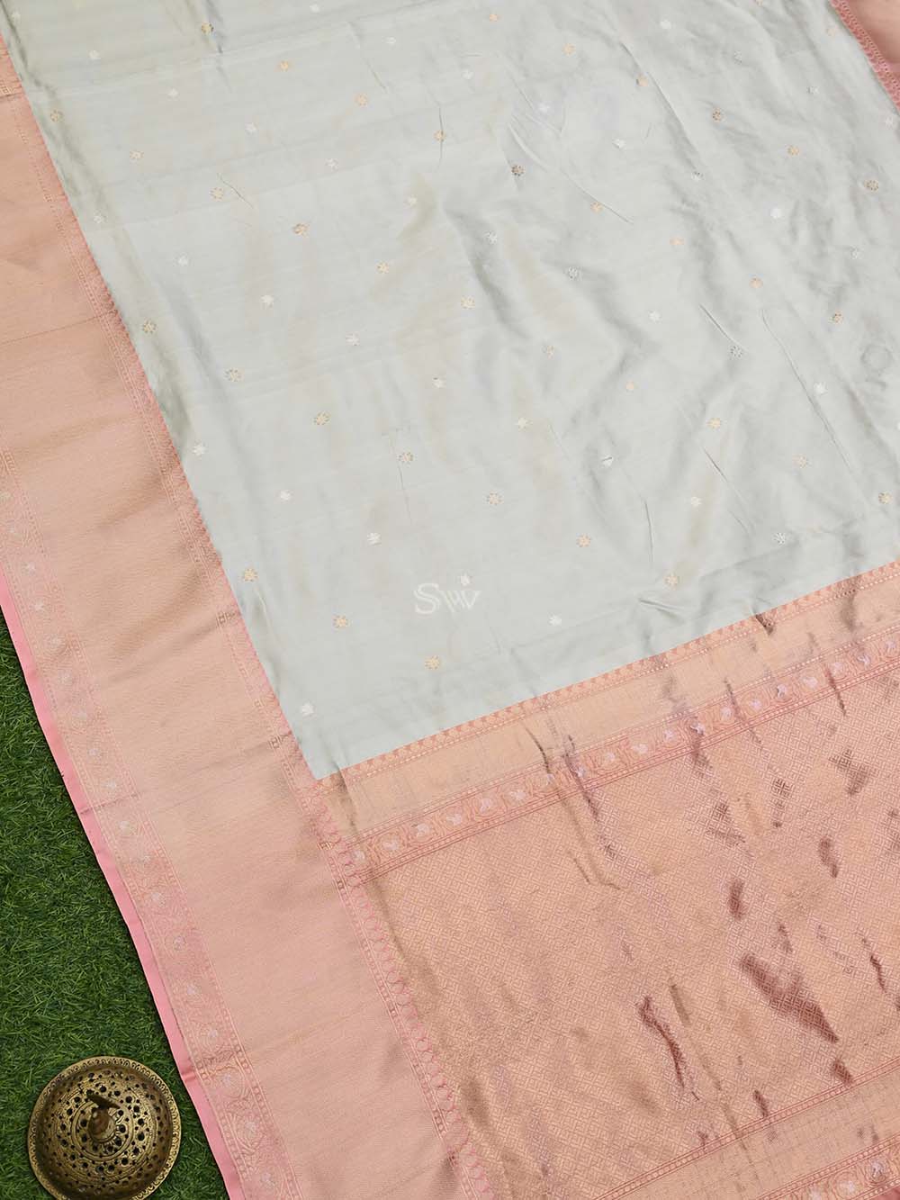 Cream Booti Katan Silk Handloom Banarasi Saree - Sacred Weaves