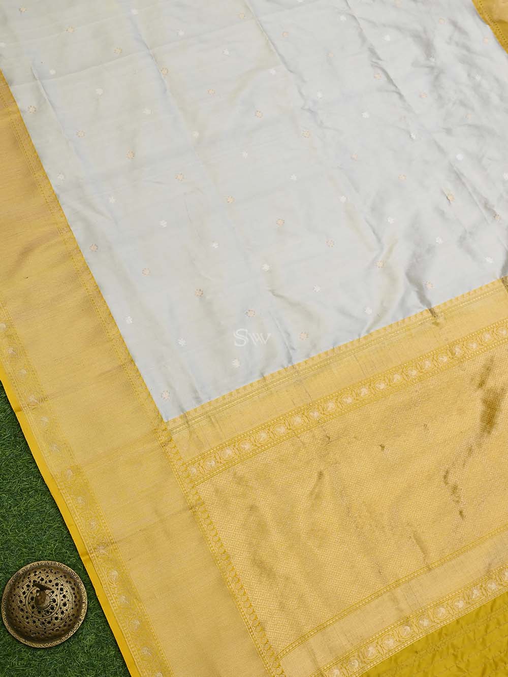 Cream Booti Katan Silk Handloom Banarasi Saree - Sacred Weaves