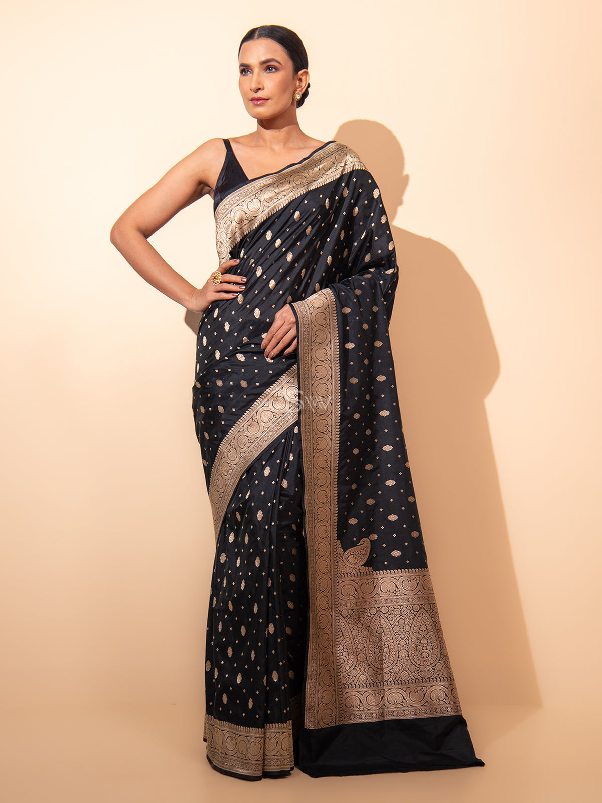 Black Konia Katan Silk Handloom Banarasi Saree - Sacred Weaves