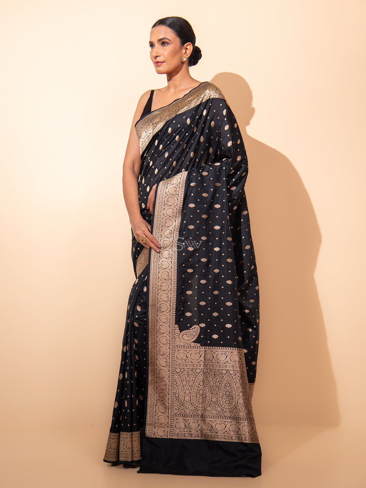 Black Konia Katan Silk Handloom Banarasi Saree - Sacred Weaves