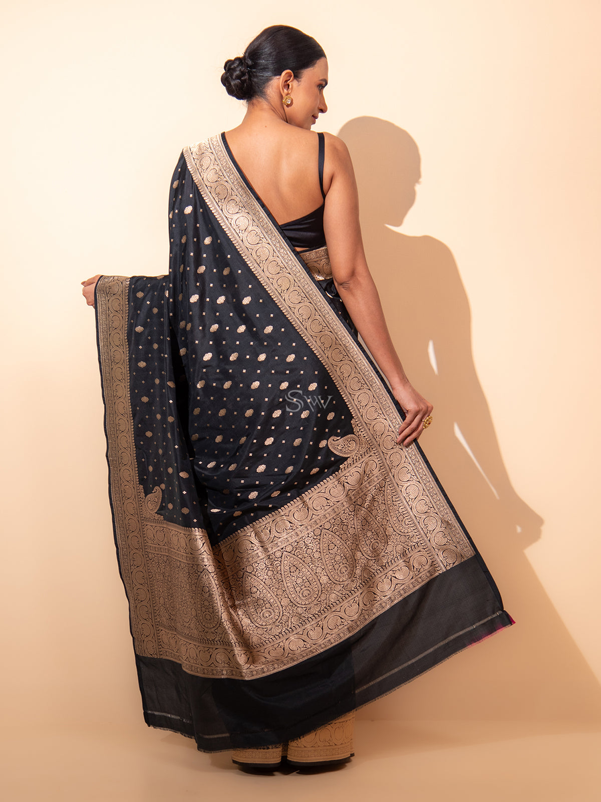 Black Konia Katan Silk Handloom Banarasi Saree - Sacred Weaves