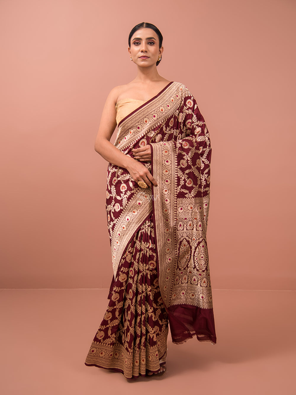 How to wear a Banarasi Saree for Wedding in 2023 - Bridal Banarasi saree  look pro tip - Sacred Weaves