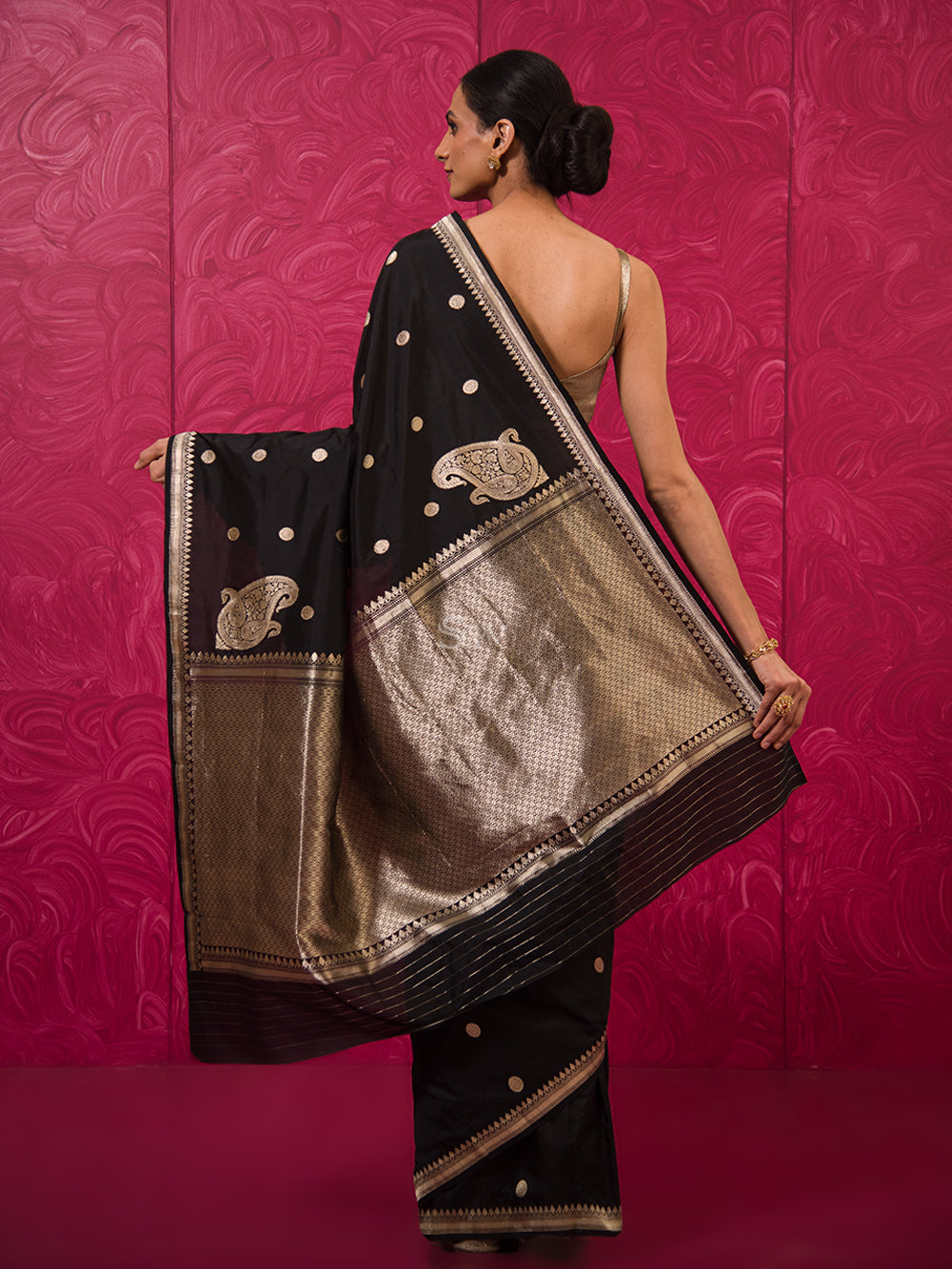 Black Konia Katan Silk Handloom Banarasi Saree - Sacred Weaves