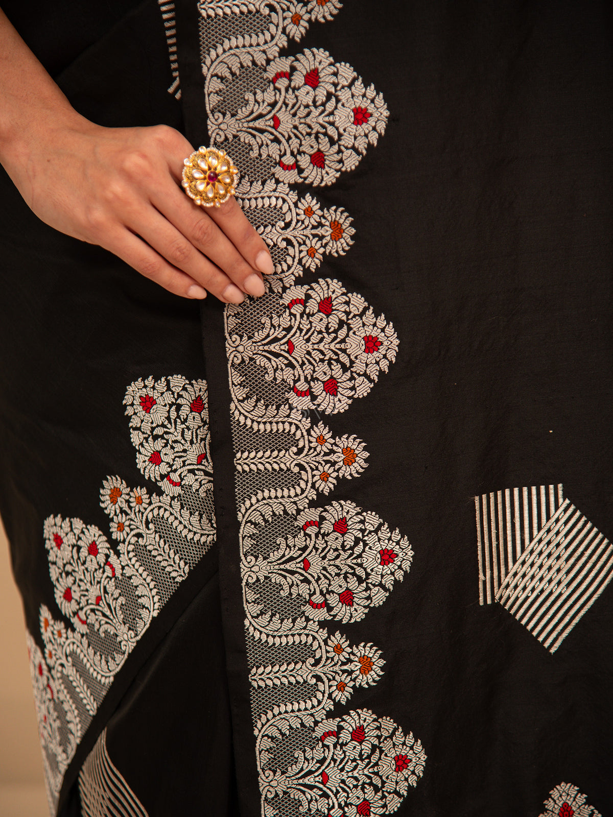 Black Boota Katan Silk Handloom Banarasi Saree - Sacred Weaves