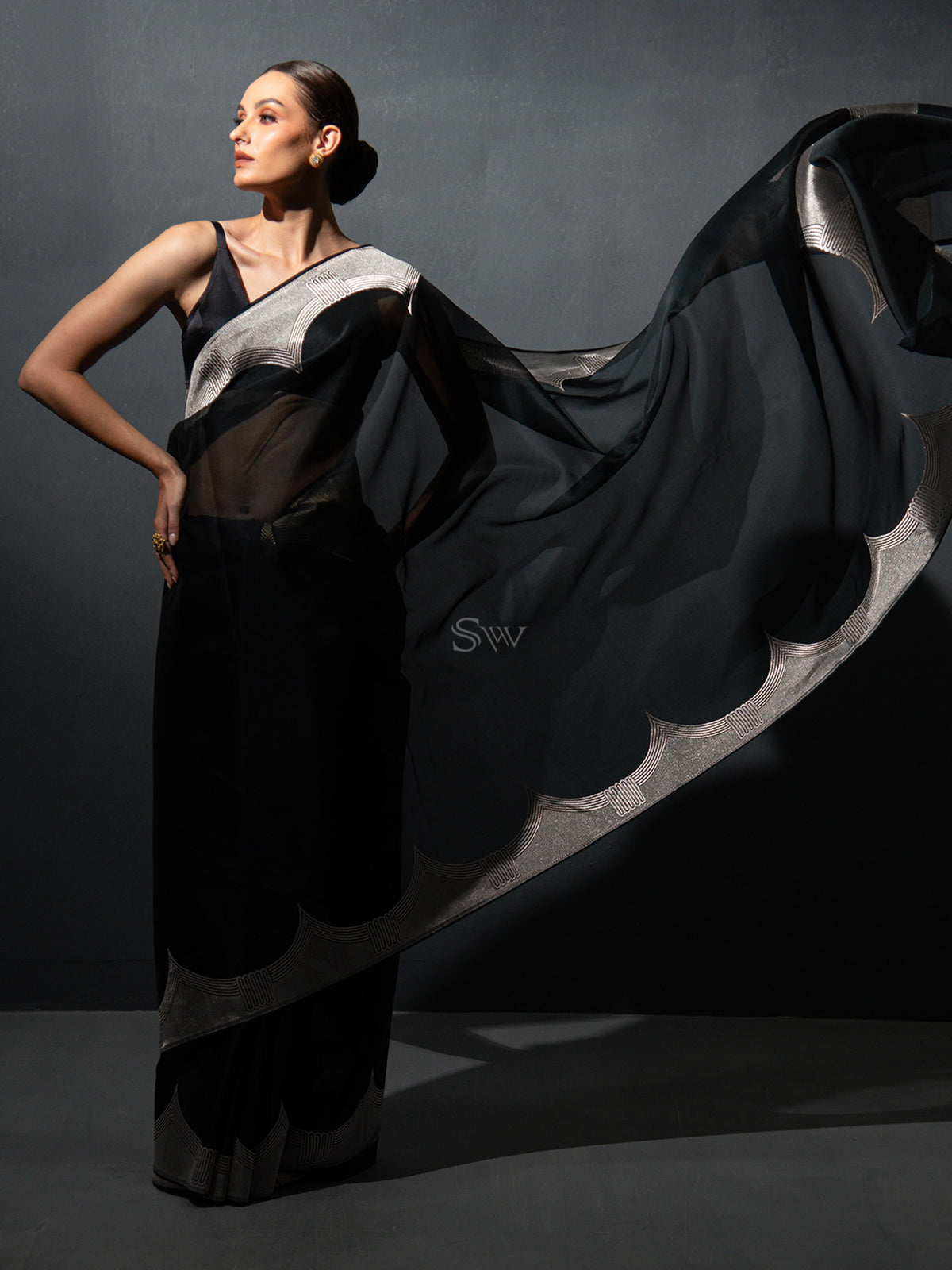 Black Plain Organza Handloom Banarasi Saree - Sacred Weaves