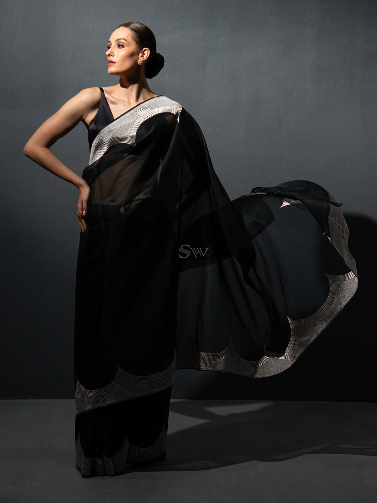 Black Plain Organza Handloom Banarasi Saree - Sacred Weaves