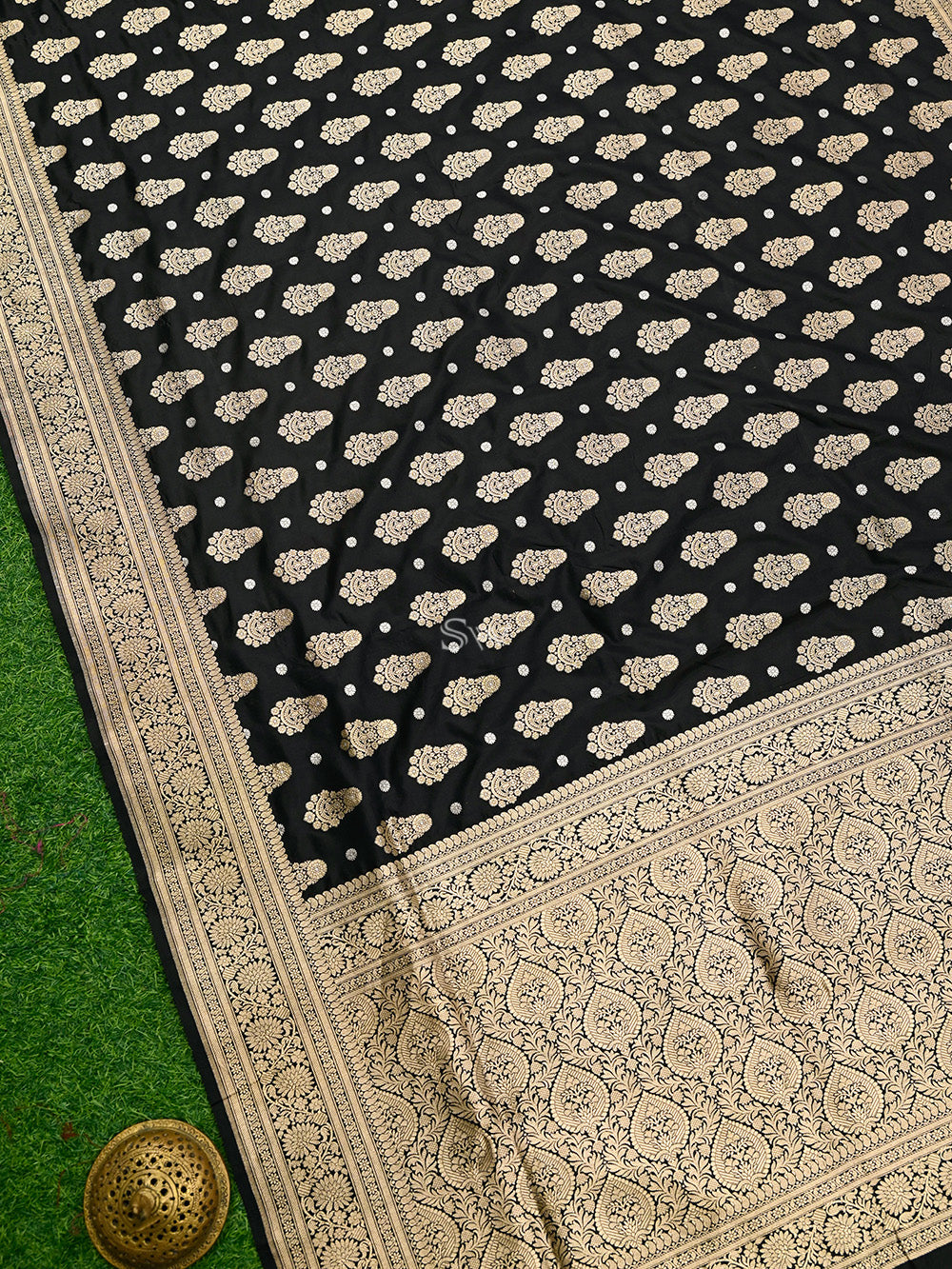 Black Boota Katan Silk Handloom Banarasi Saree