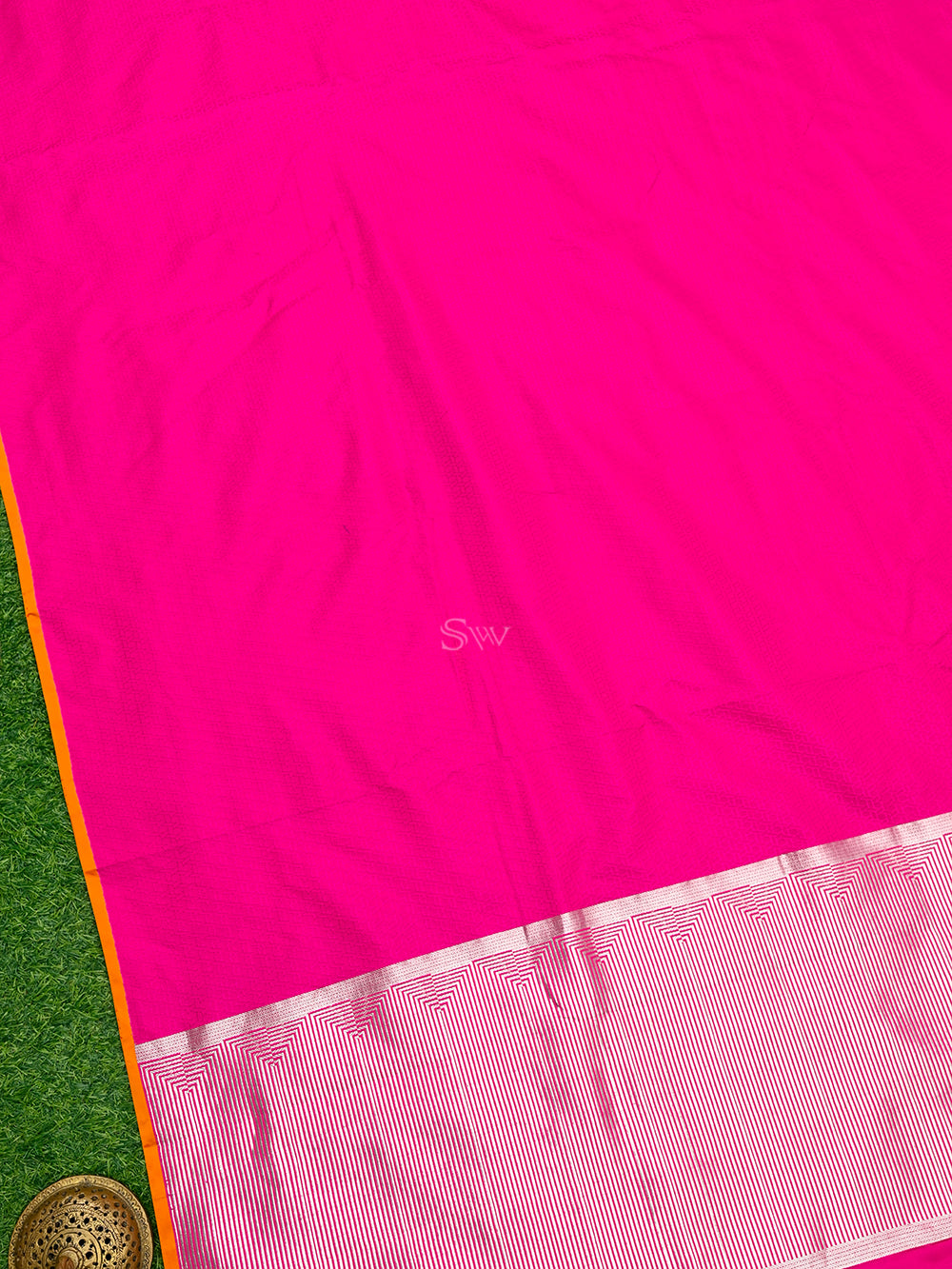 Magenta Satin Tanchoi Handloom Banarasi Saree