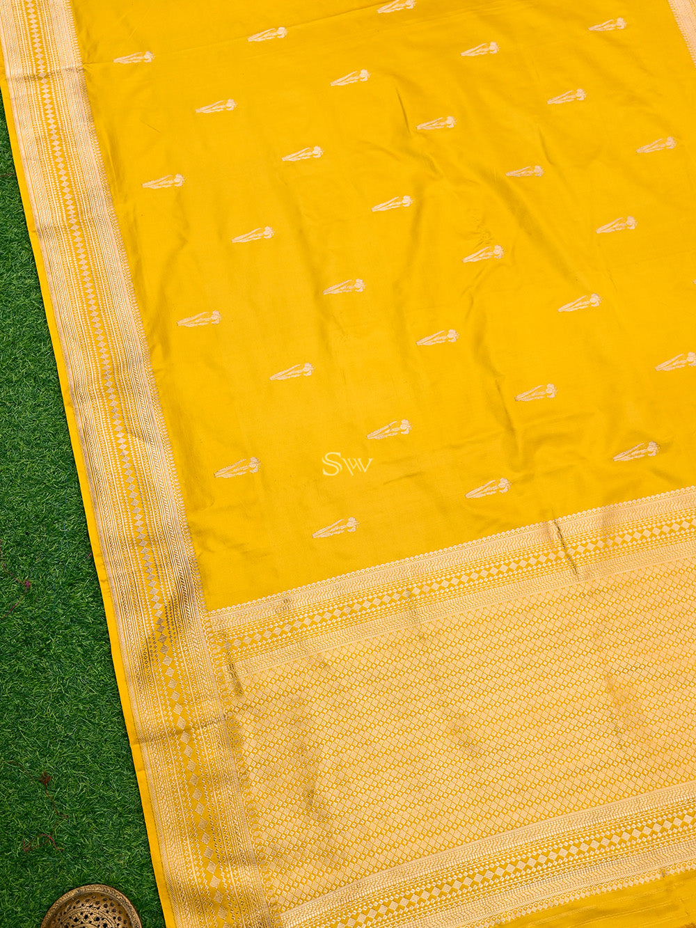 Yellow Boota Satin Silk Handloom Banarasi Saree