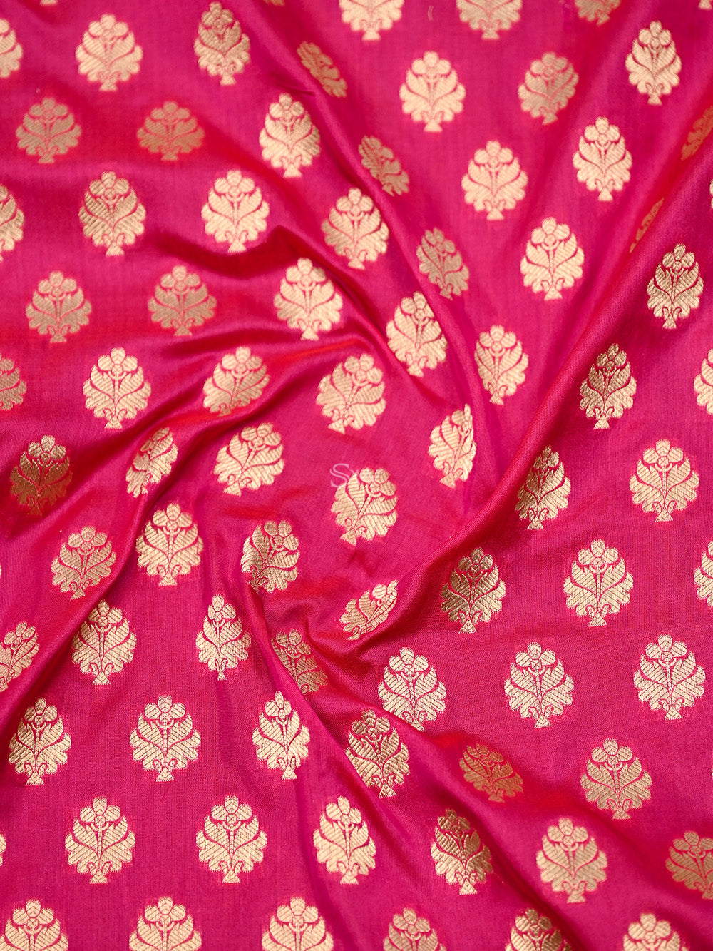 Magenta Booti Katan Silk Handloom Banarasi Saree