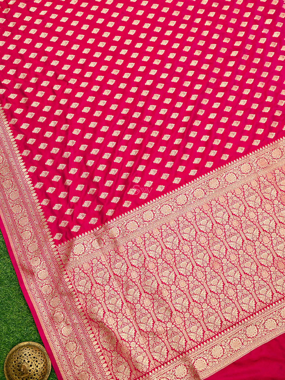 Magenta Booti Uppada Katan Silk Handloom Banarasi Saree