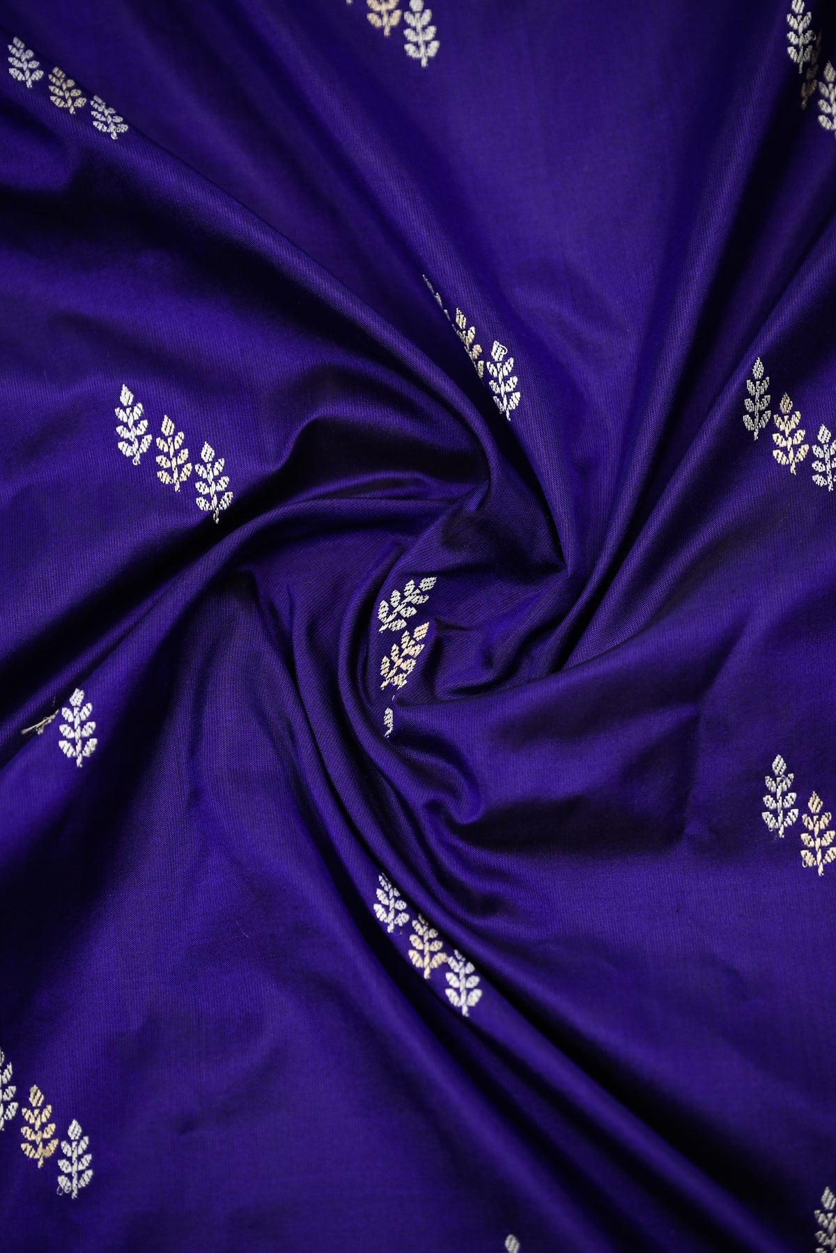 Purple Booti Katan Silk Handloom Banarasi Saree