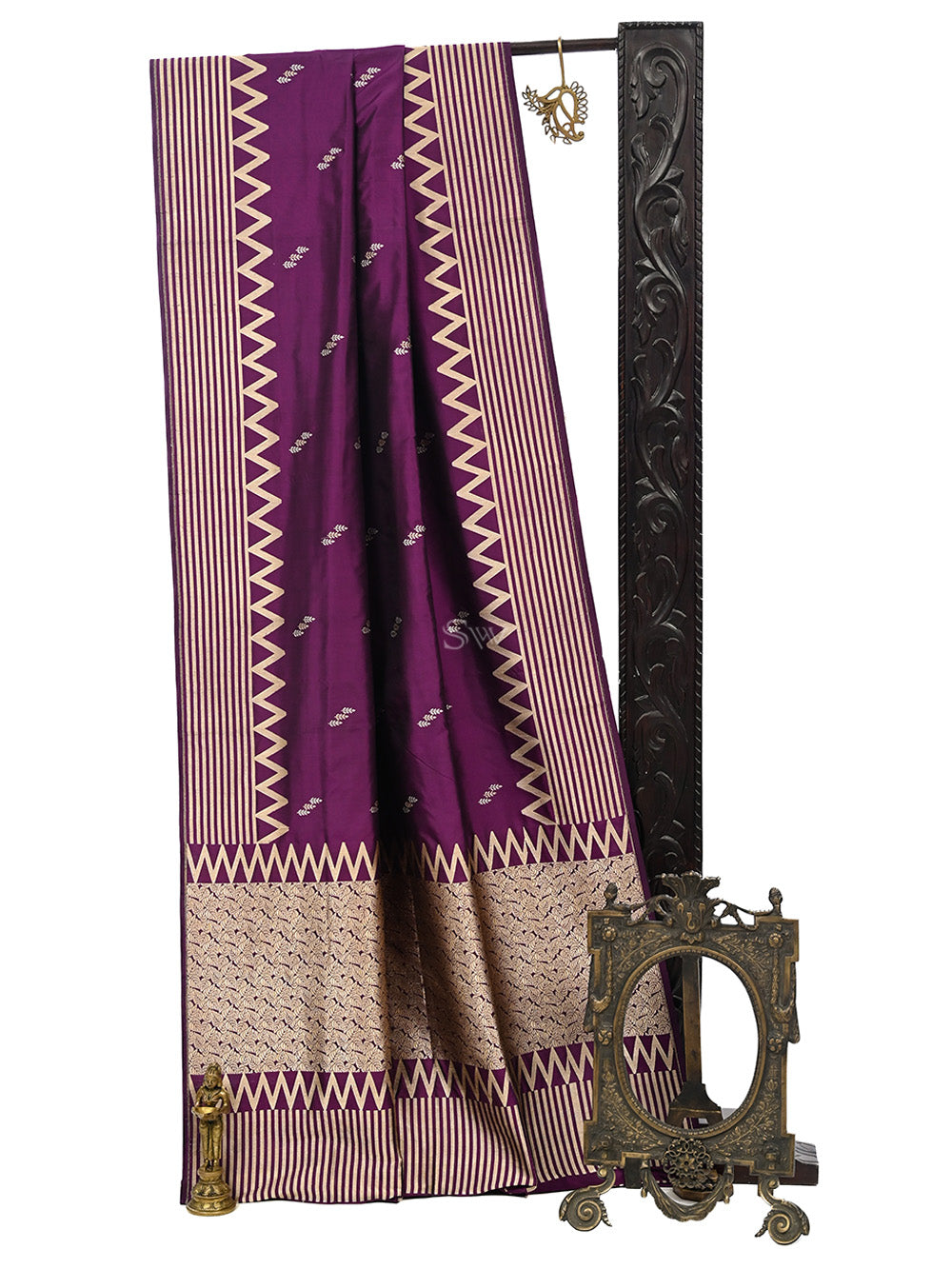 Dark Purple Booti Katan Silk Handloom Banarasi Saree