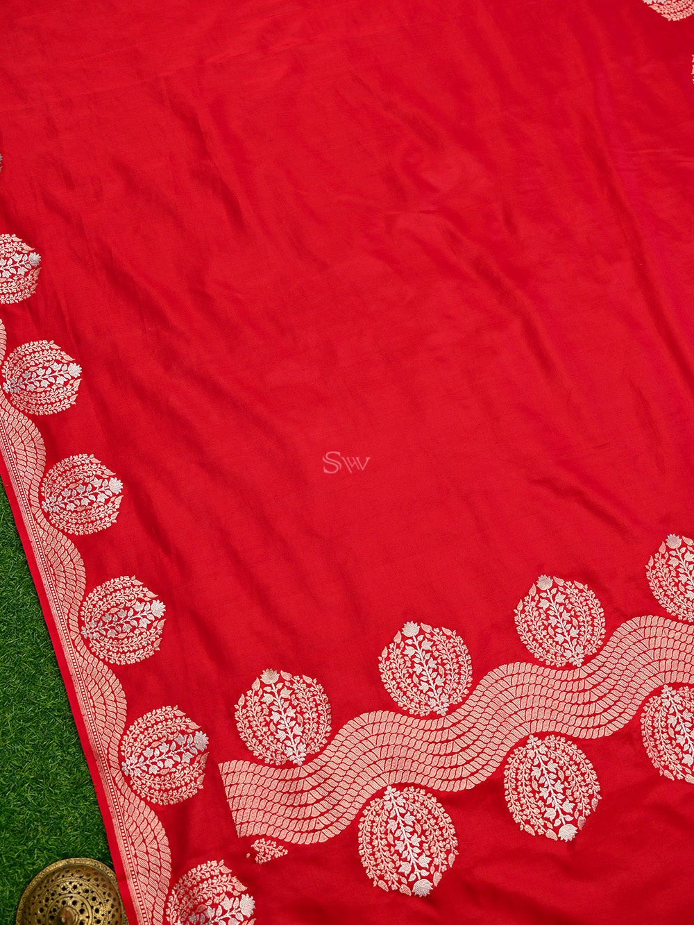 Red Plain Katan Silk Handloom Banarasi Saree