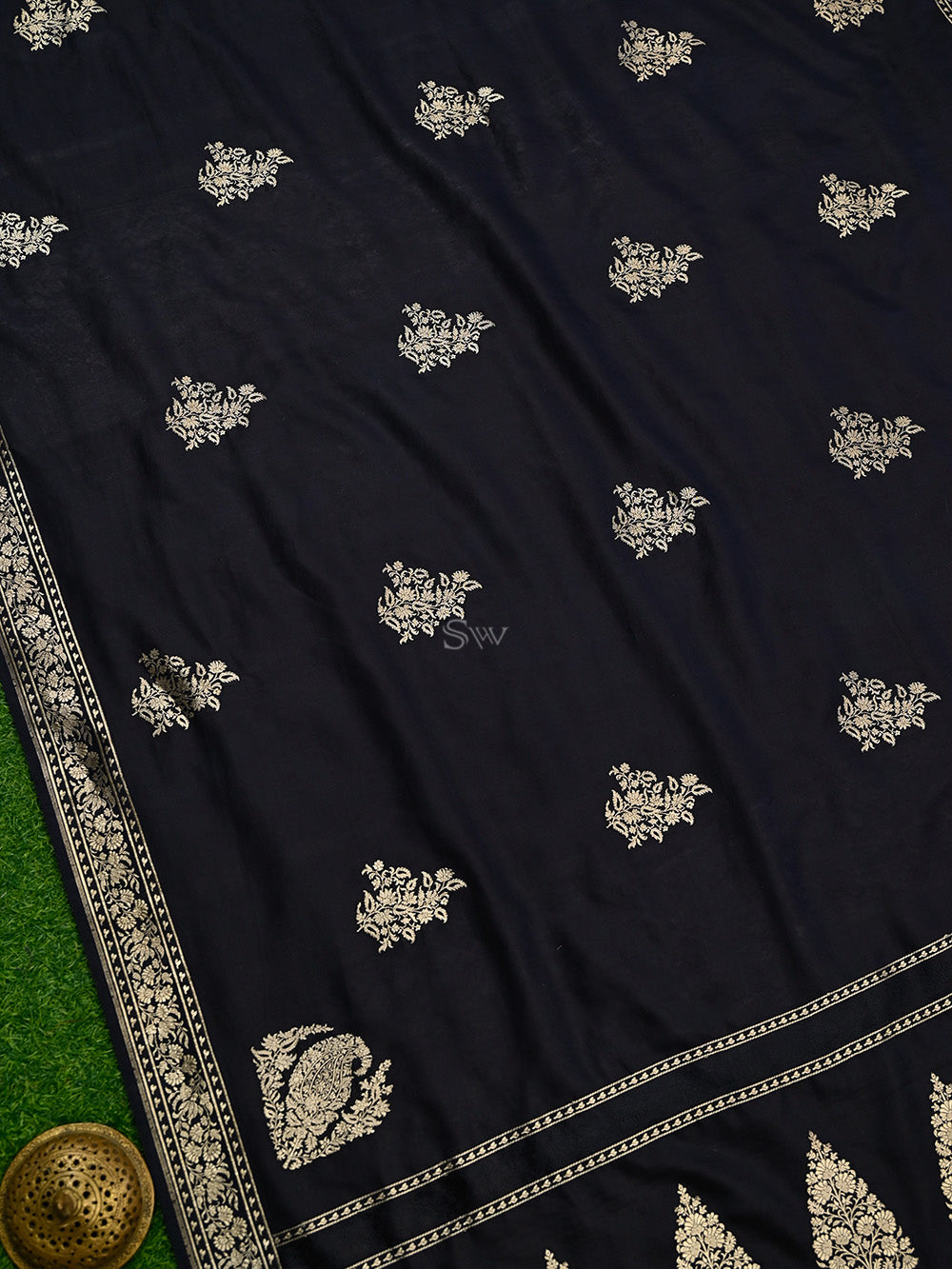 Black Meenakari Boota Katan Silk Handloom Banarasi Saree