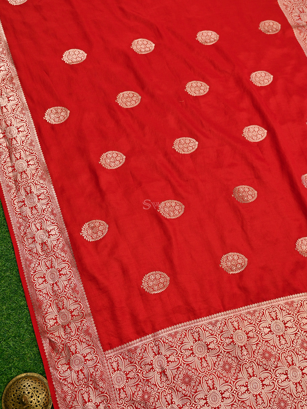 Red Meenakari Boota Katan Silk Handloom Banarasi Saree