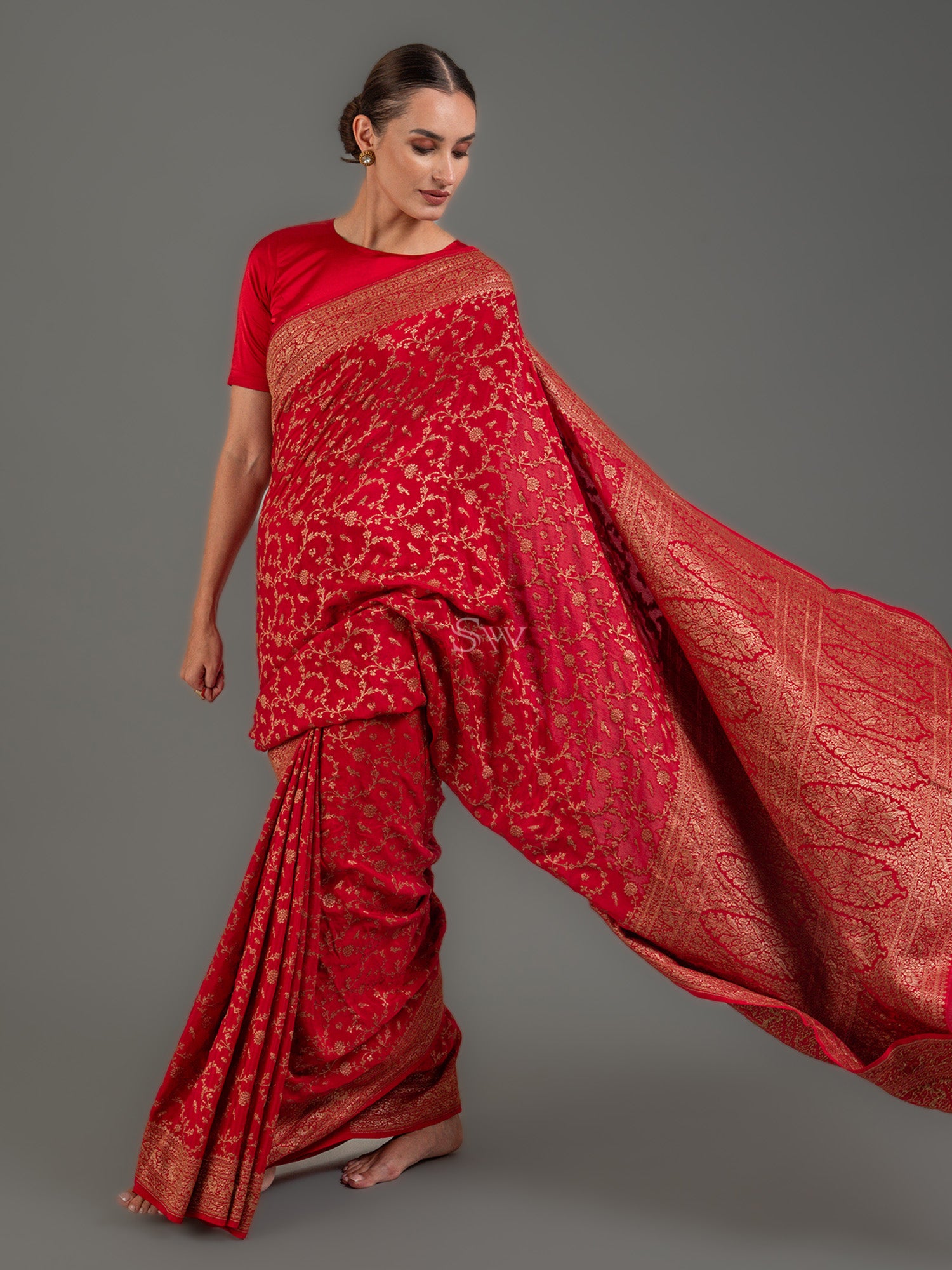 Red Jaal Crepe Silk Handloom Banarasi Saree - Sacred Weaves