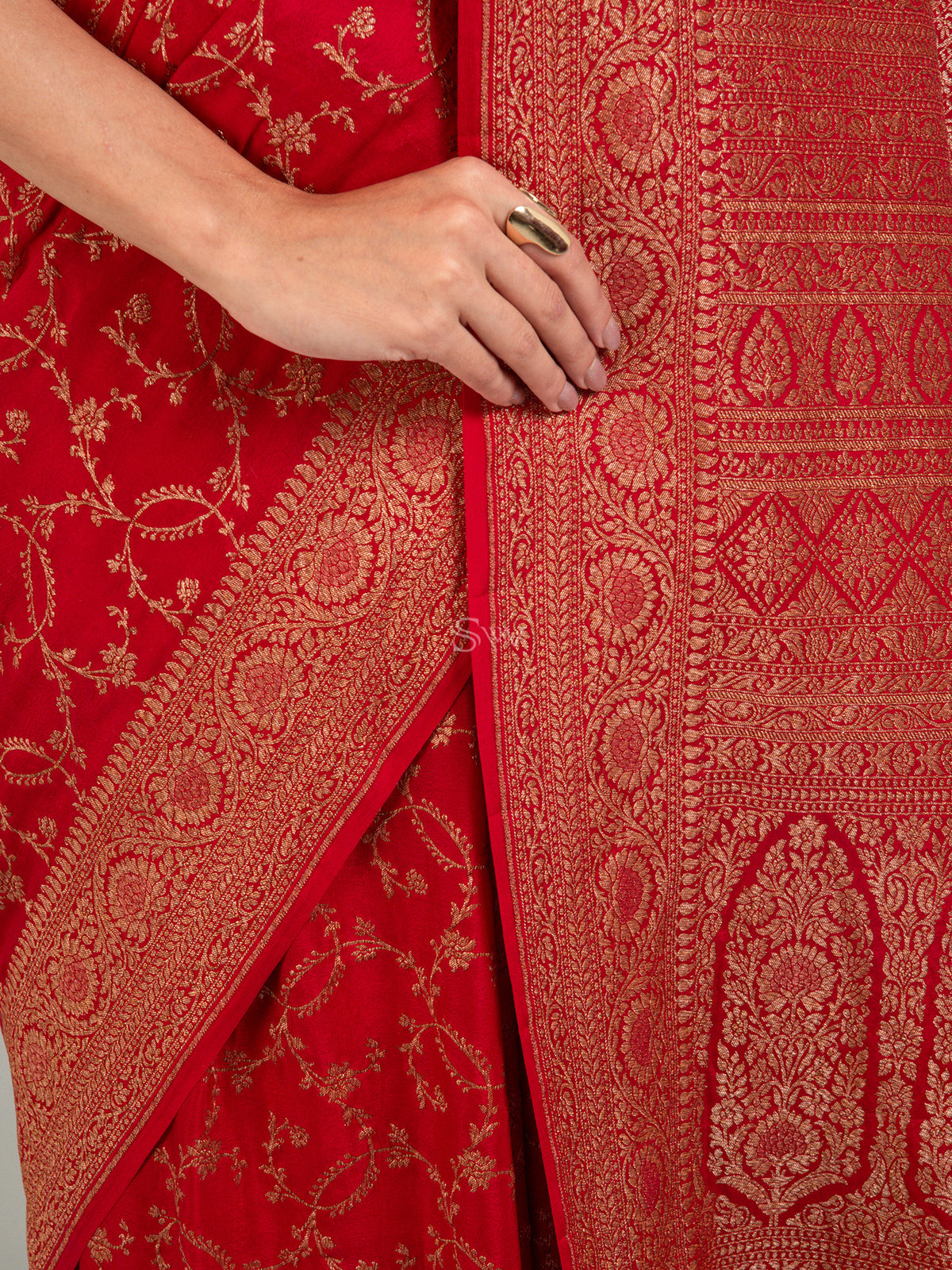 Red Jaal Crepe Silk Handloom Banarasi Saree - Sacred Weaves