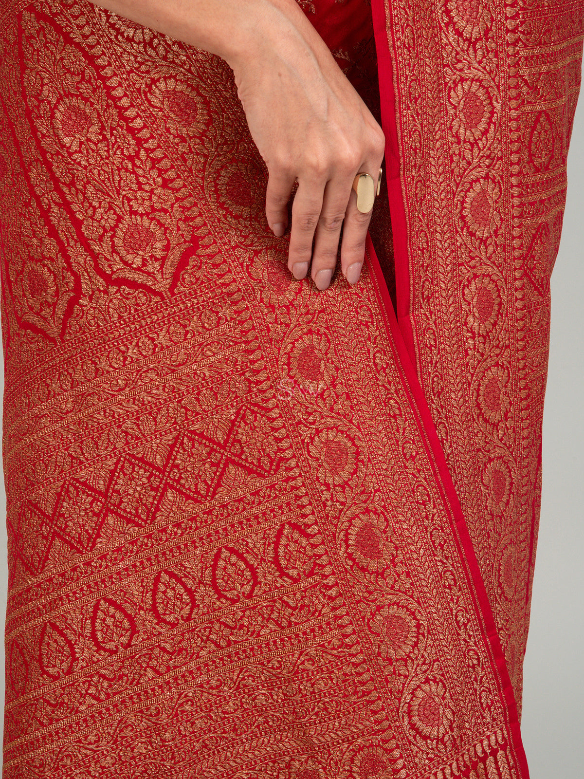 Red Jaal Crepe Silk Handloom Banarasi Saree - Sacred Weaves