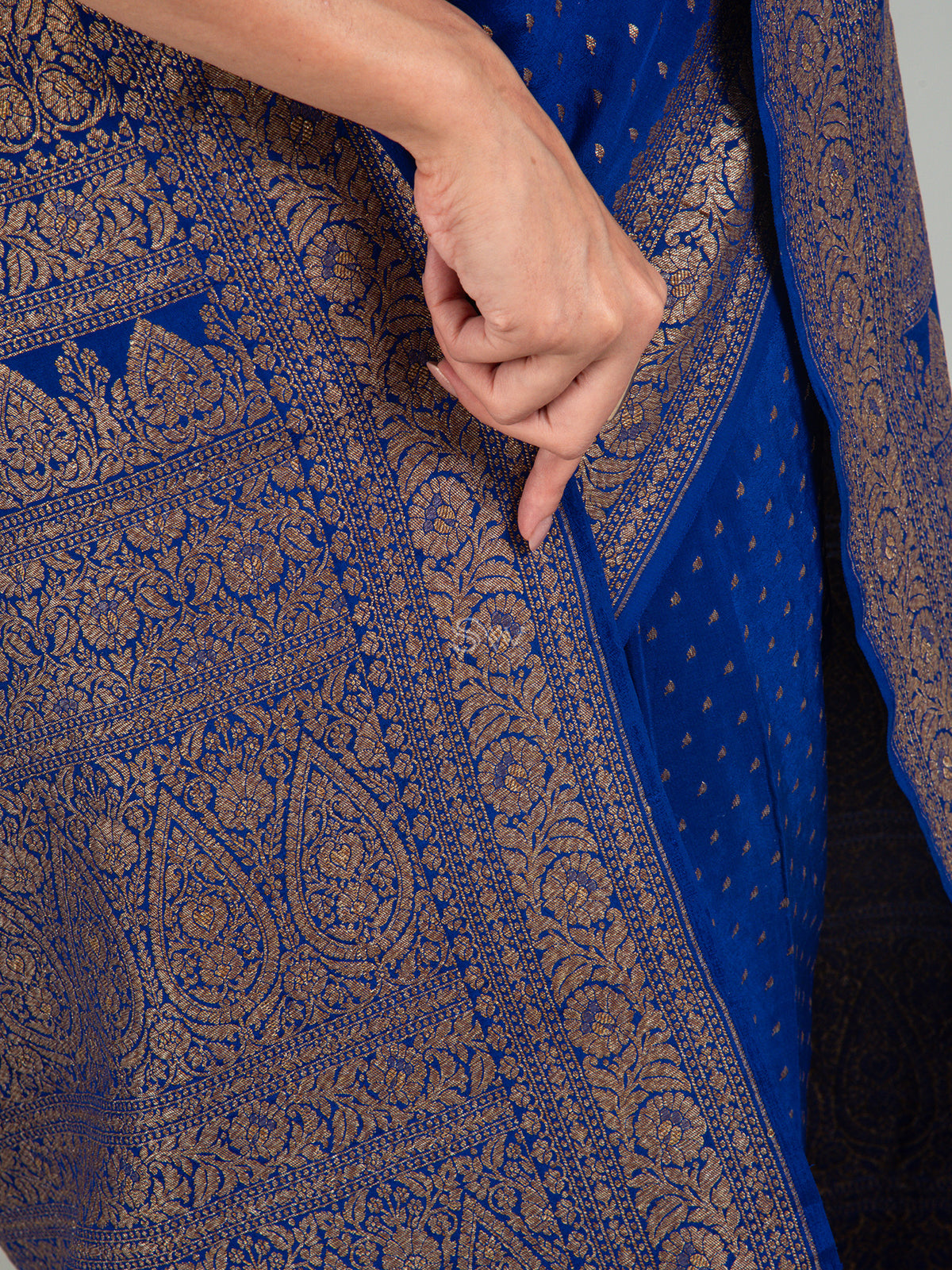 Royal Blue Booti Crepe Silk Handloom Banarasi Saree - Sacred Weaves