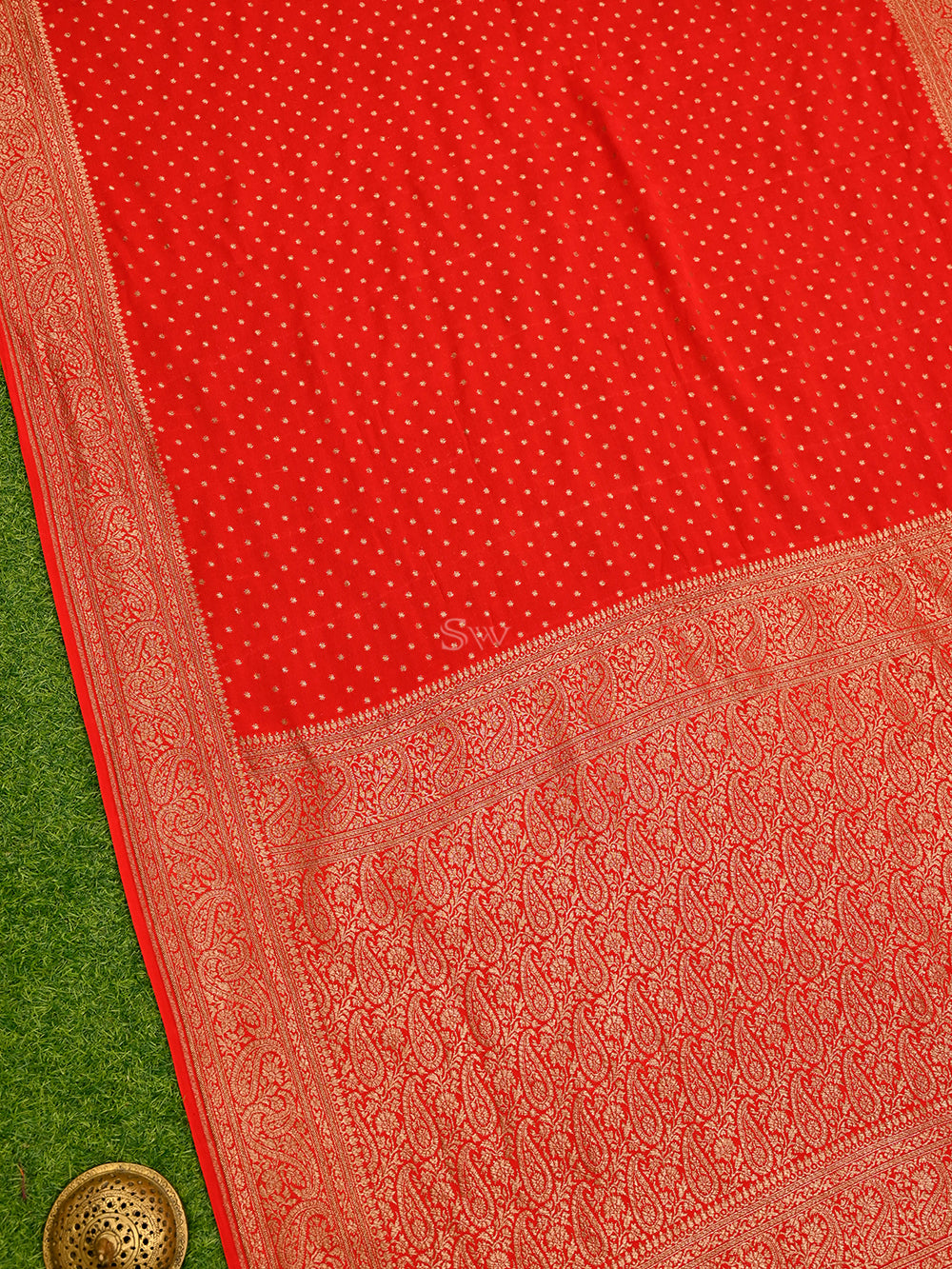 Red Booti Crepe Silk Handloom Banarasi Saree - Sacred Weaves