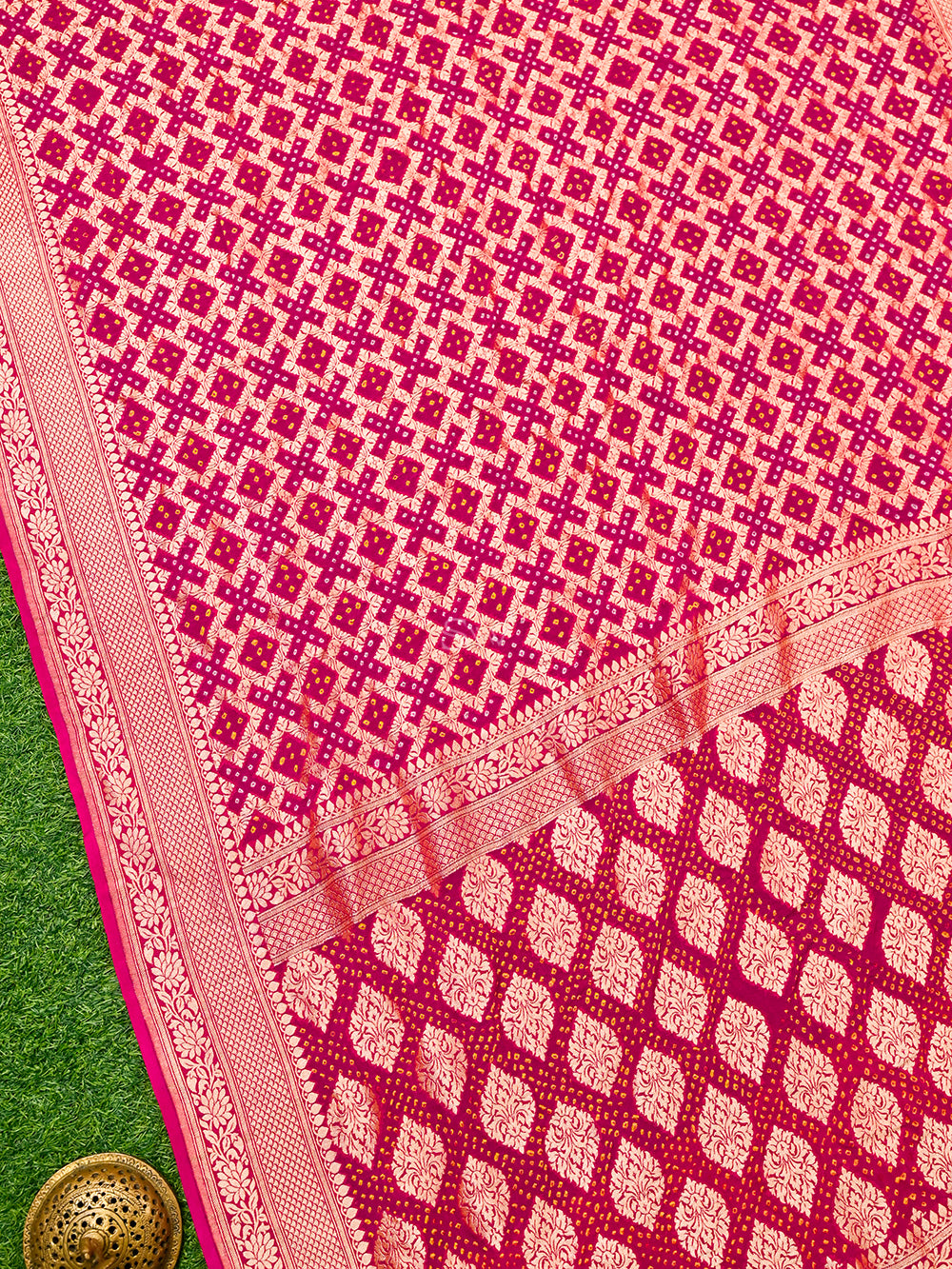 Magenta Bandhani Khaddi Georgette Handloom Banarasi Saree