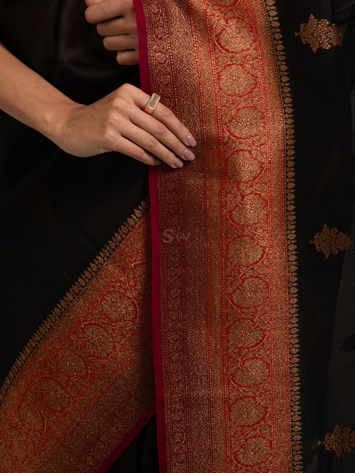 Black Boota Organza Silk Handloom Banarasi Saree - Sacred Weaves