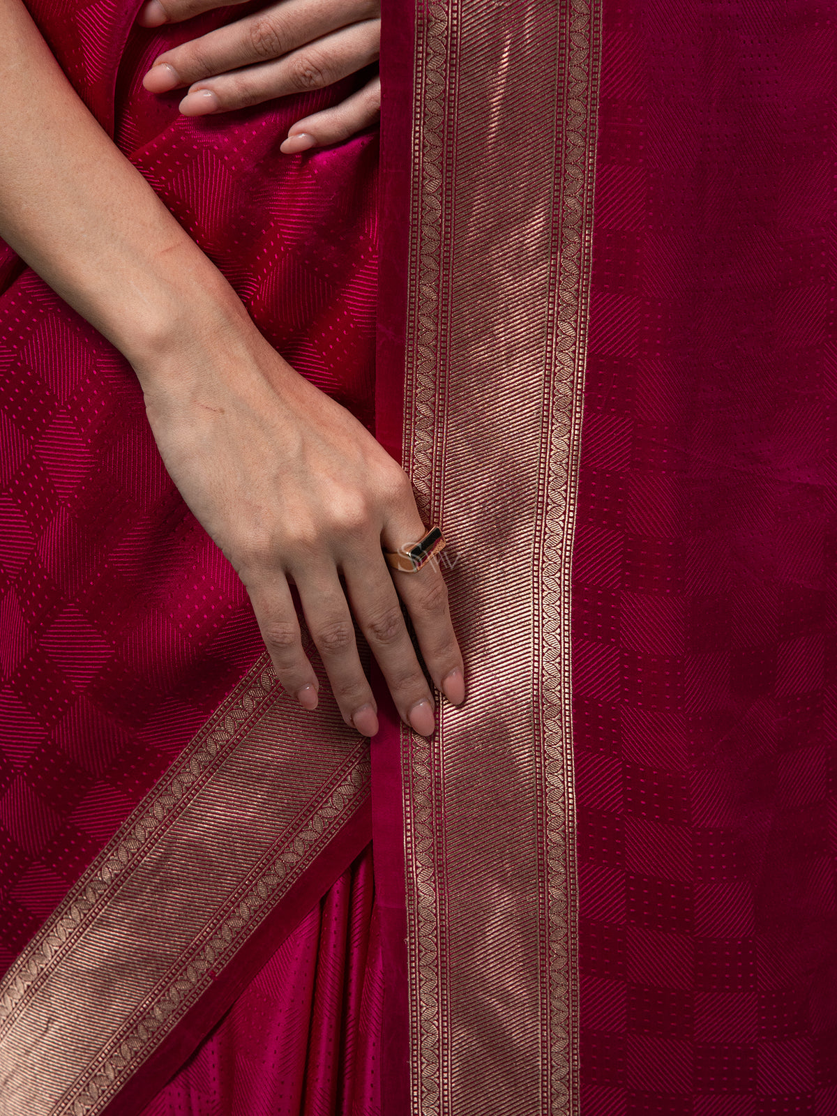 Magenta Satin Tanchoi Handloom Banarasi Saree