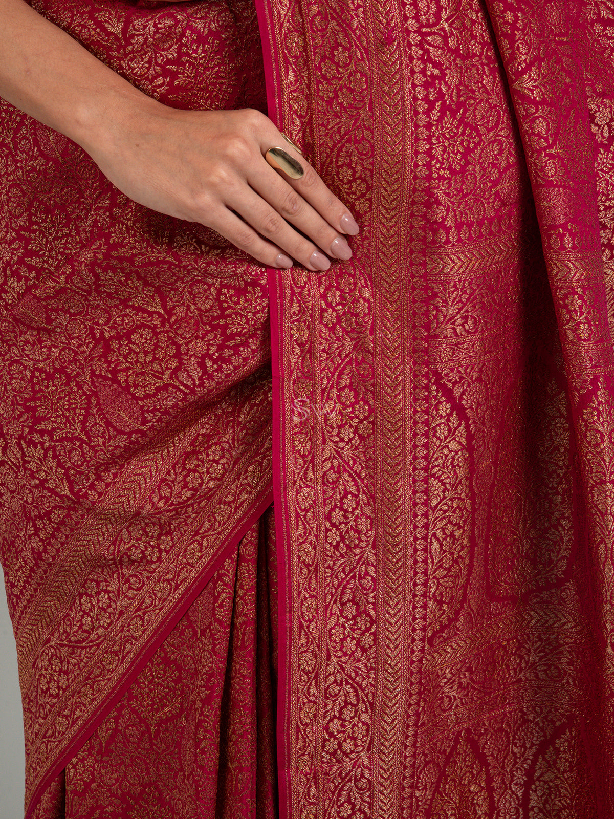 Magenta Jaal Crepe Silk Handloom Banarasi Saree - Sacred Weaves