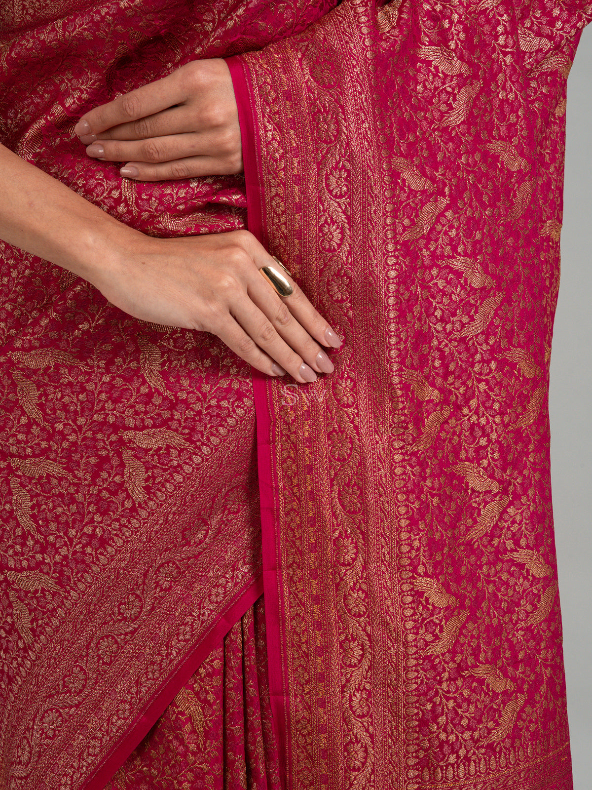 Magenta Jaal Crepe Silk Handloom Banarasi Saree - Sacred Weaves