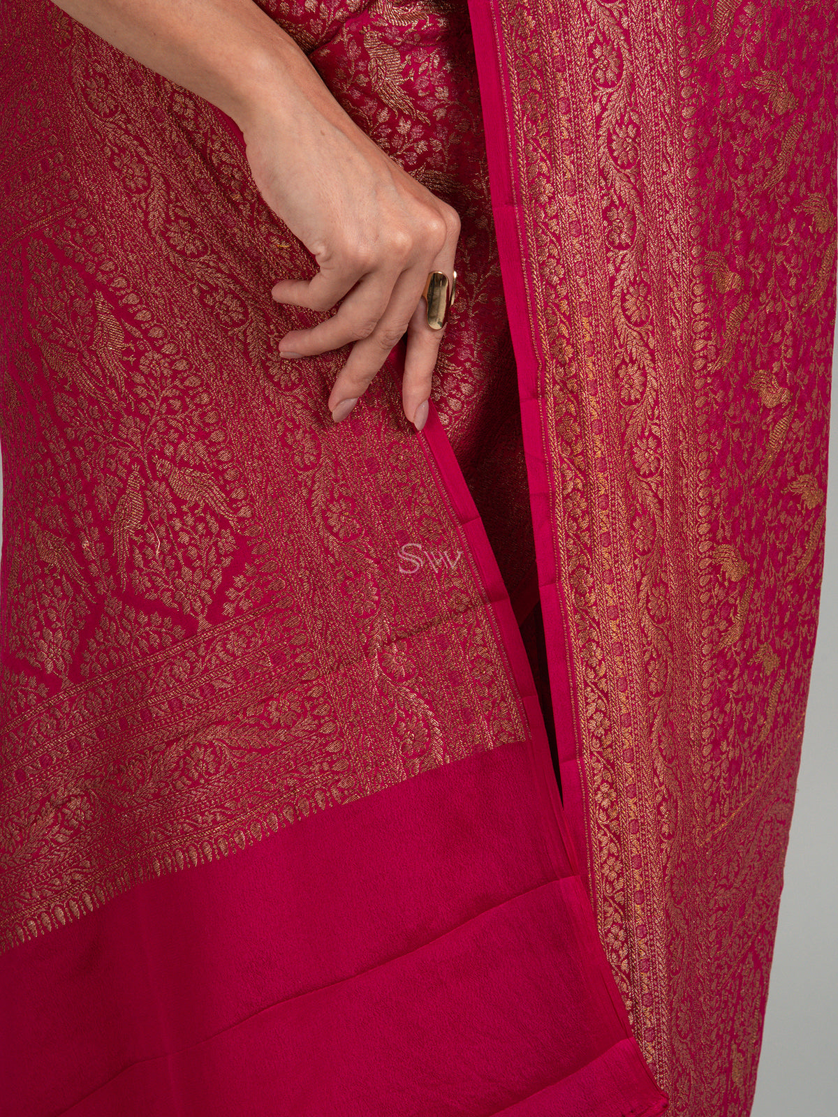 Magenta Jaal Crepe Silk Handloom Banarasi Saree - Sacred Weaves 