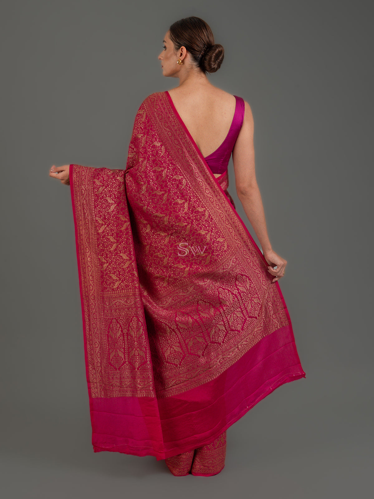 Magenta Jaal Crepe Silk Handloom Banarasi Saree - Sacred Weaves