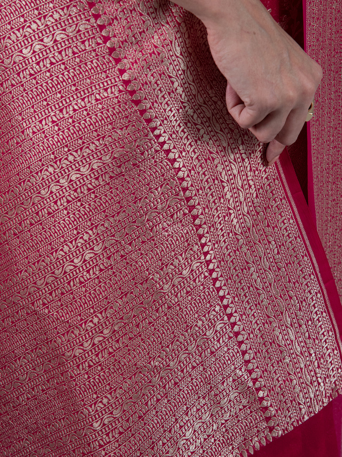 Magenta Jaal Khaddi Georgette Handloom Banarasi Saree