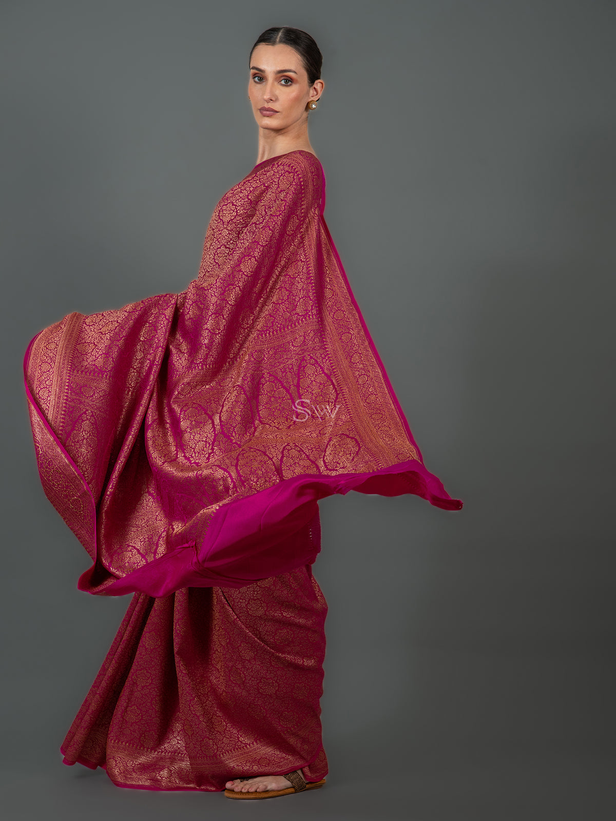 Magenta Jaal Crepe Silk Handloom Banarasi Saree - Sacred Weaves