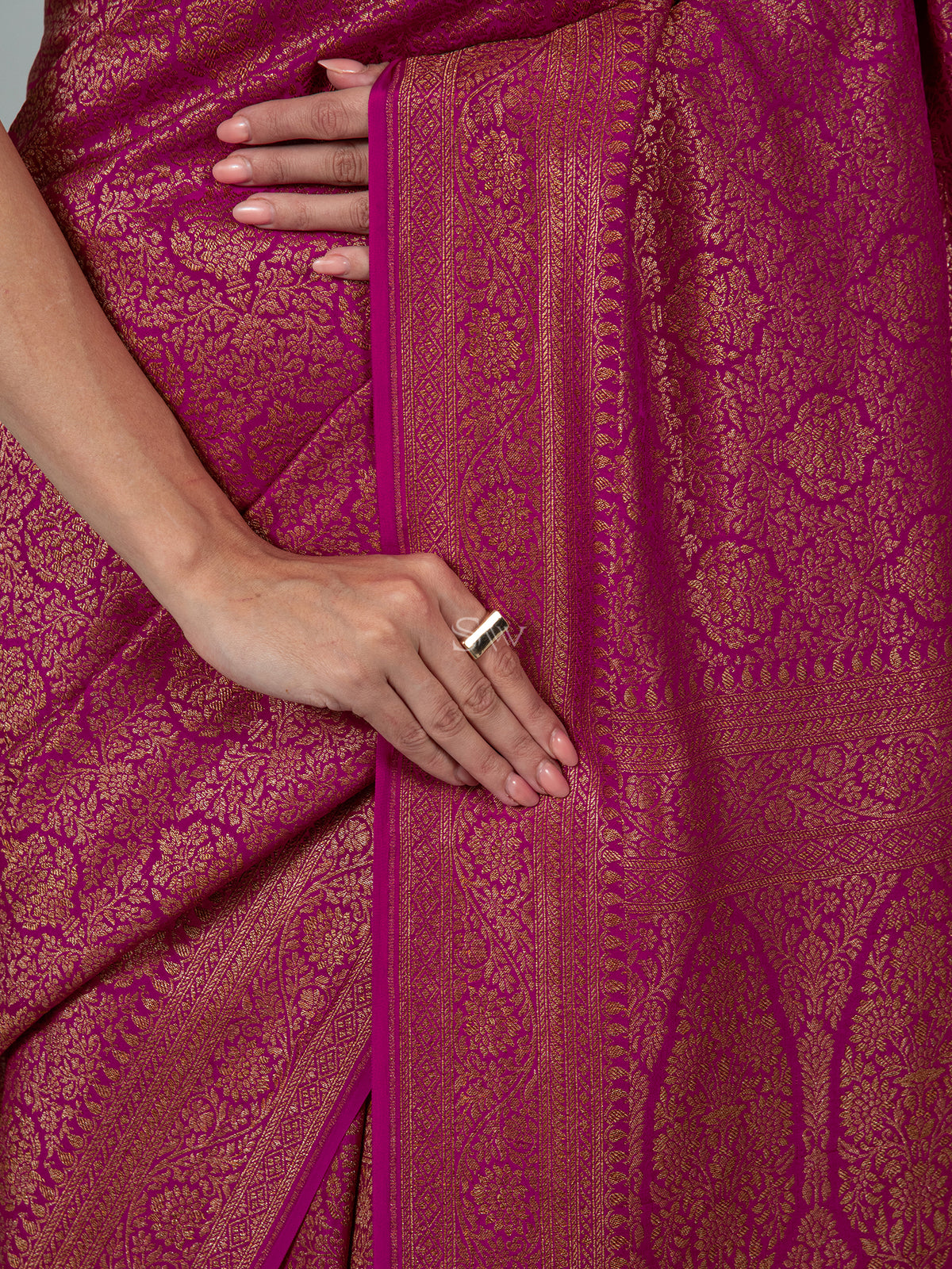 Magenta Jaal Crepe Silk Handloom Banarasi Saree - Sacred Weaves