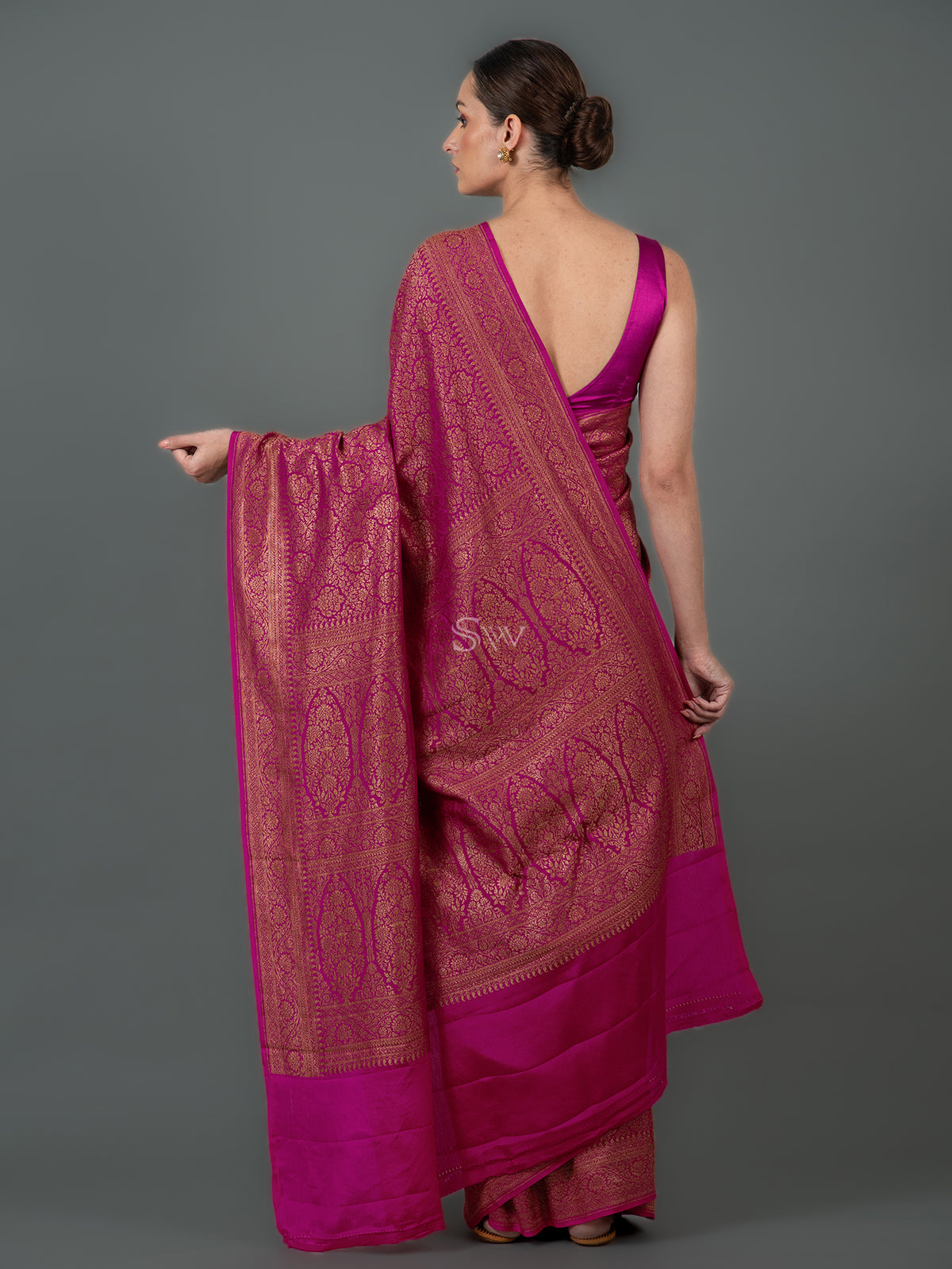 Magenta Jaal Crepe Silk Handloom Banarasi Saree - Sacred Weaves