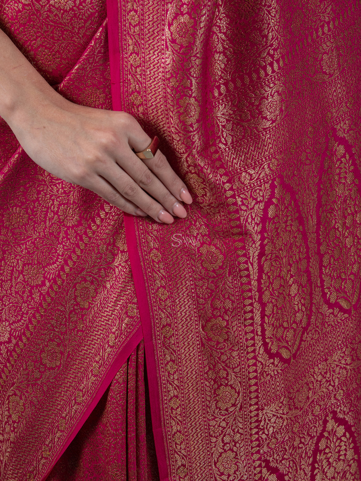 Magenta Jaal Crepe Silk Handloom Banarasi Saree - Sacred Weaves