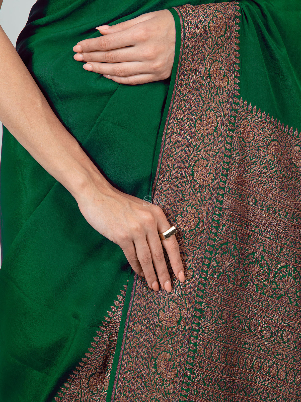 Bottle Green Plain Crepe Silk Handloom Banarasi Saree - Sacred Weaves