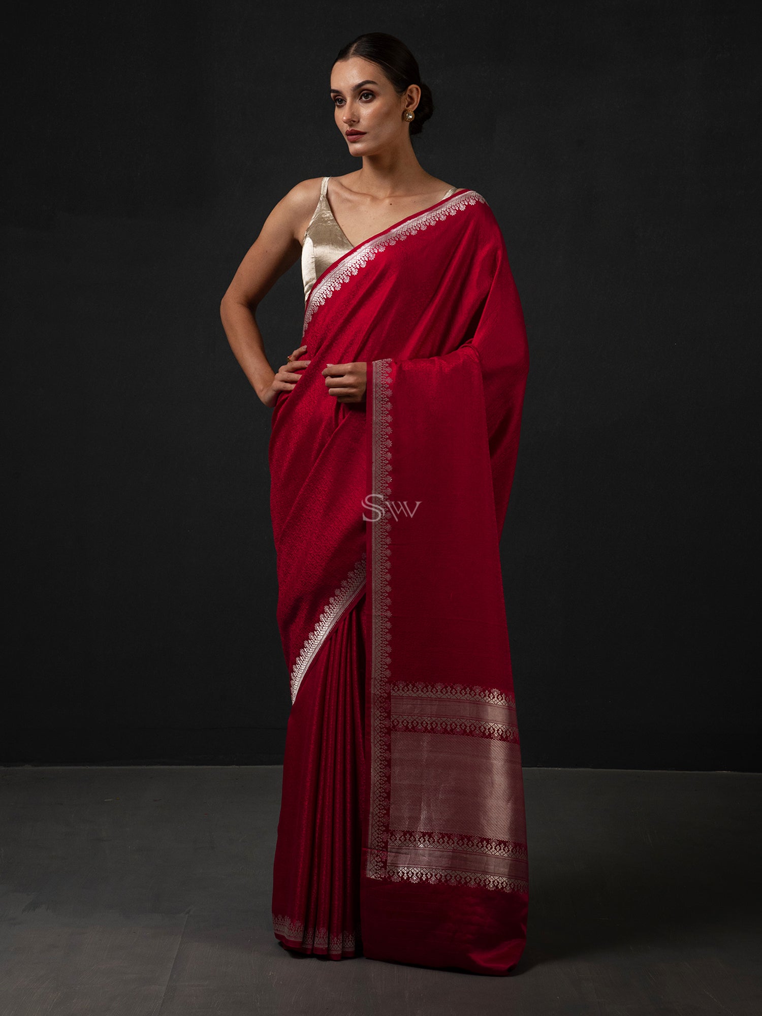 Red Satin Tanchoi Handloom Banarasi Saree - Sared Weaves