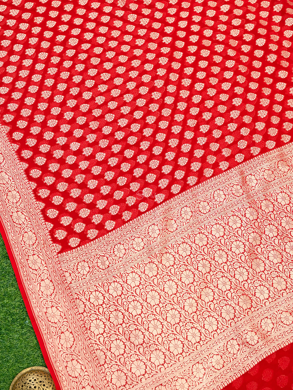 Red Booti Khaddi Georgette Handloom Banarasi Saree - Sacred Weaves