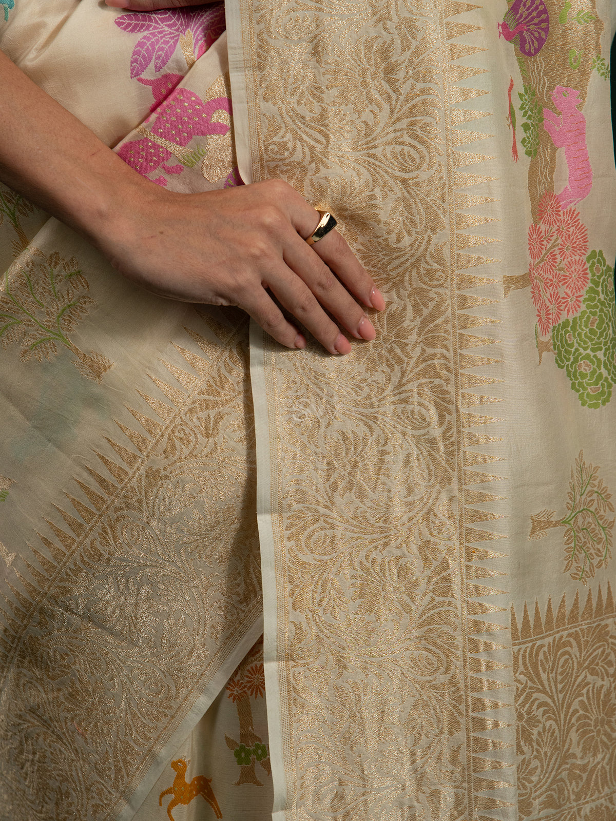 Off White Tussar Georgette Handloom Banarasi Saree - Sacred Weaves