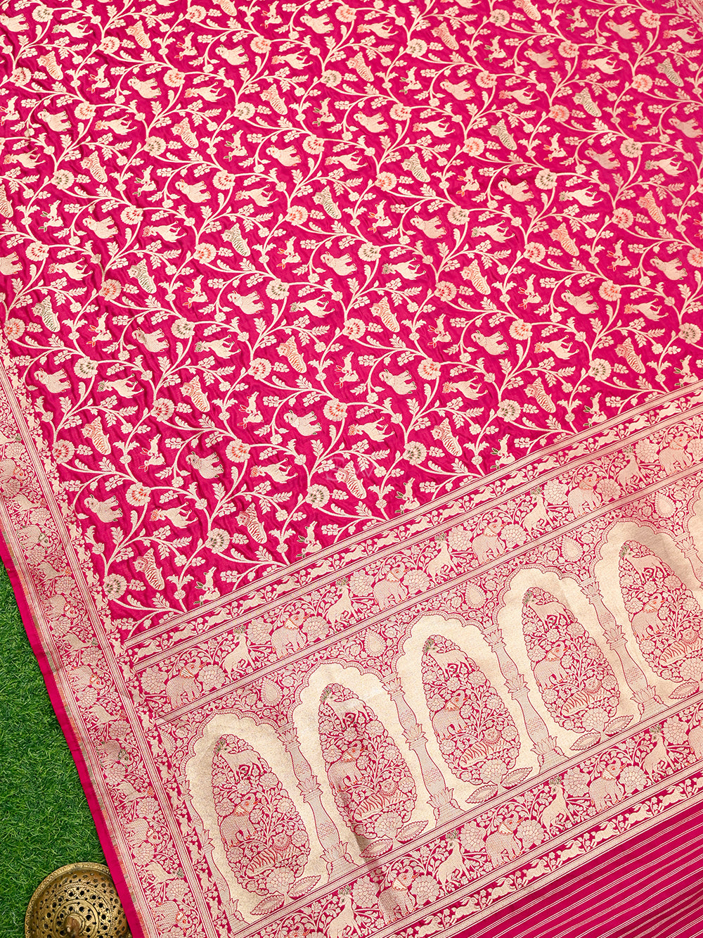 Mangeta Shikargah Brocade Katan Silk Handloom Banarasi Dupatta