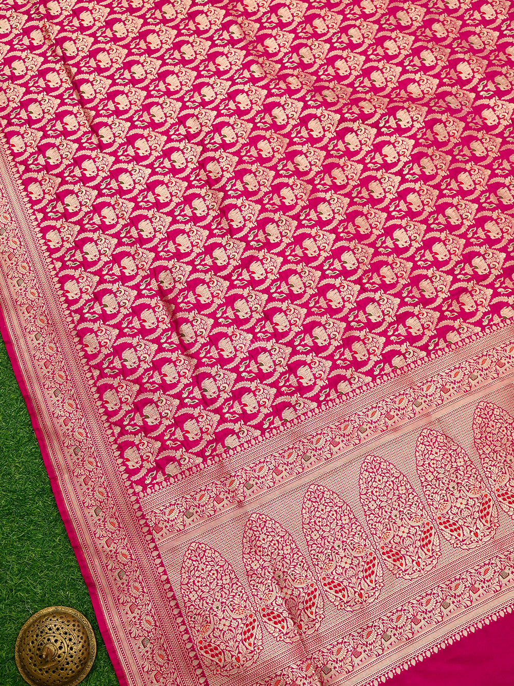 Magenta Shikargah Brocade Katan Silk Handloom Banarasi Dupatta