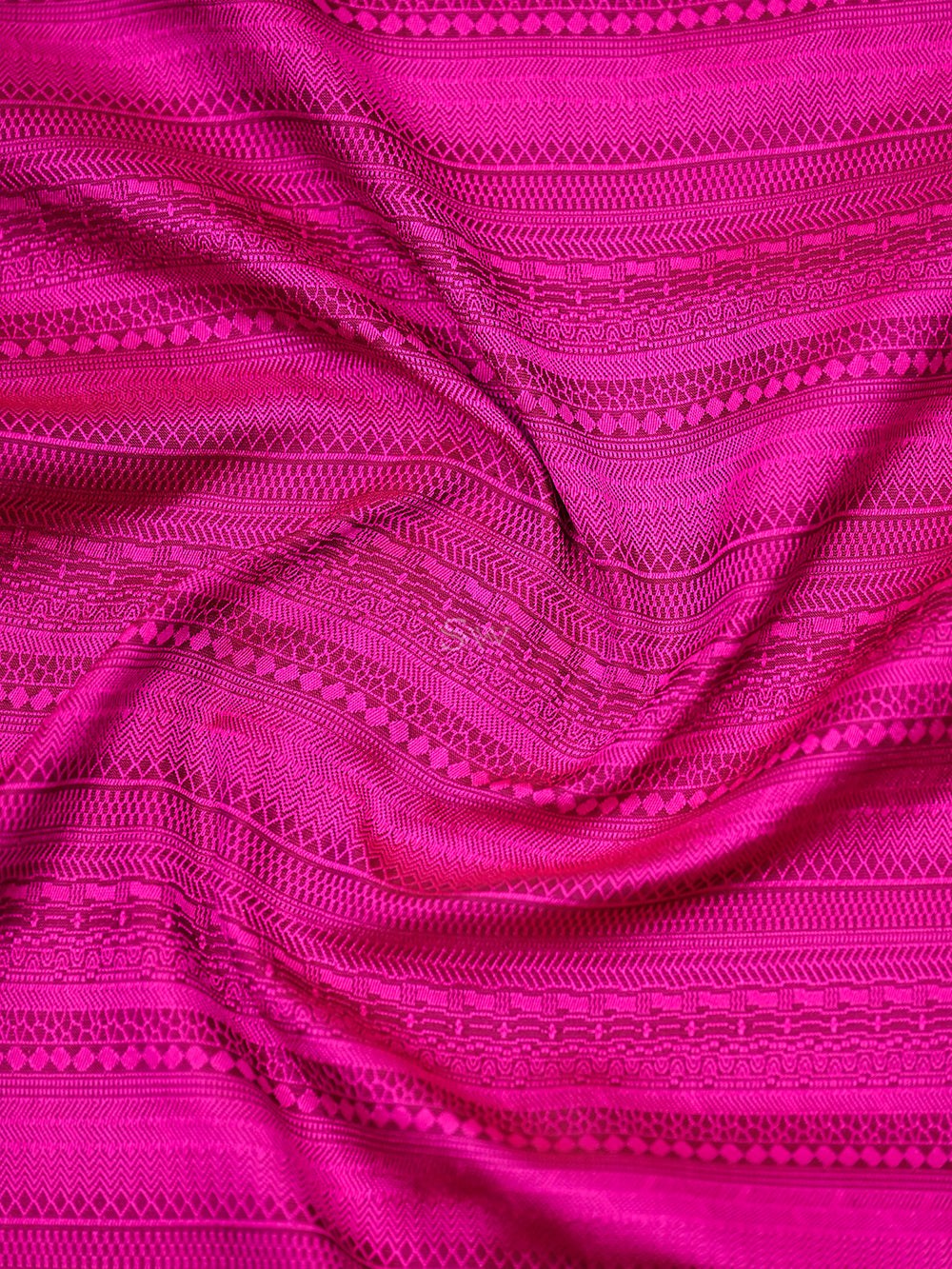 Magenta Booti Tanchoi Silk Handloom Banarasi Suit