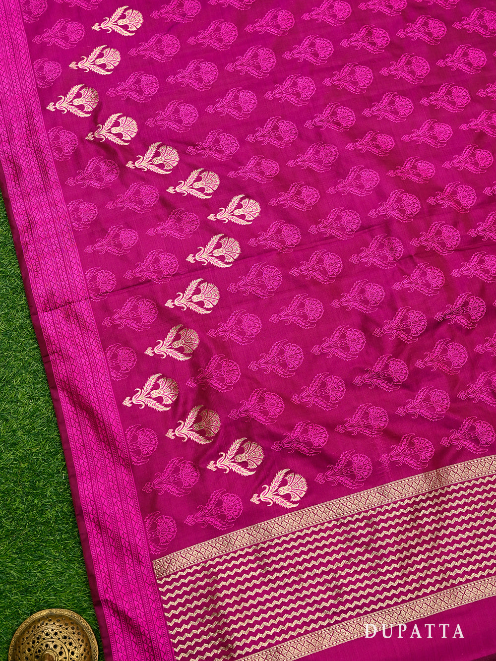 Magenta Booti Tanchoi Silk Handloom Banarasi Suit