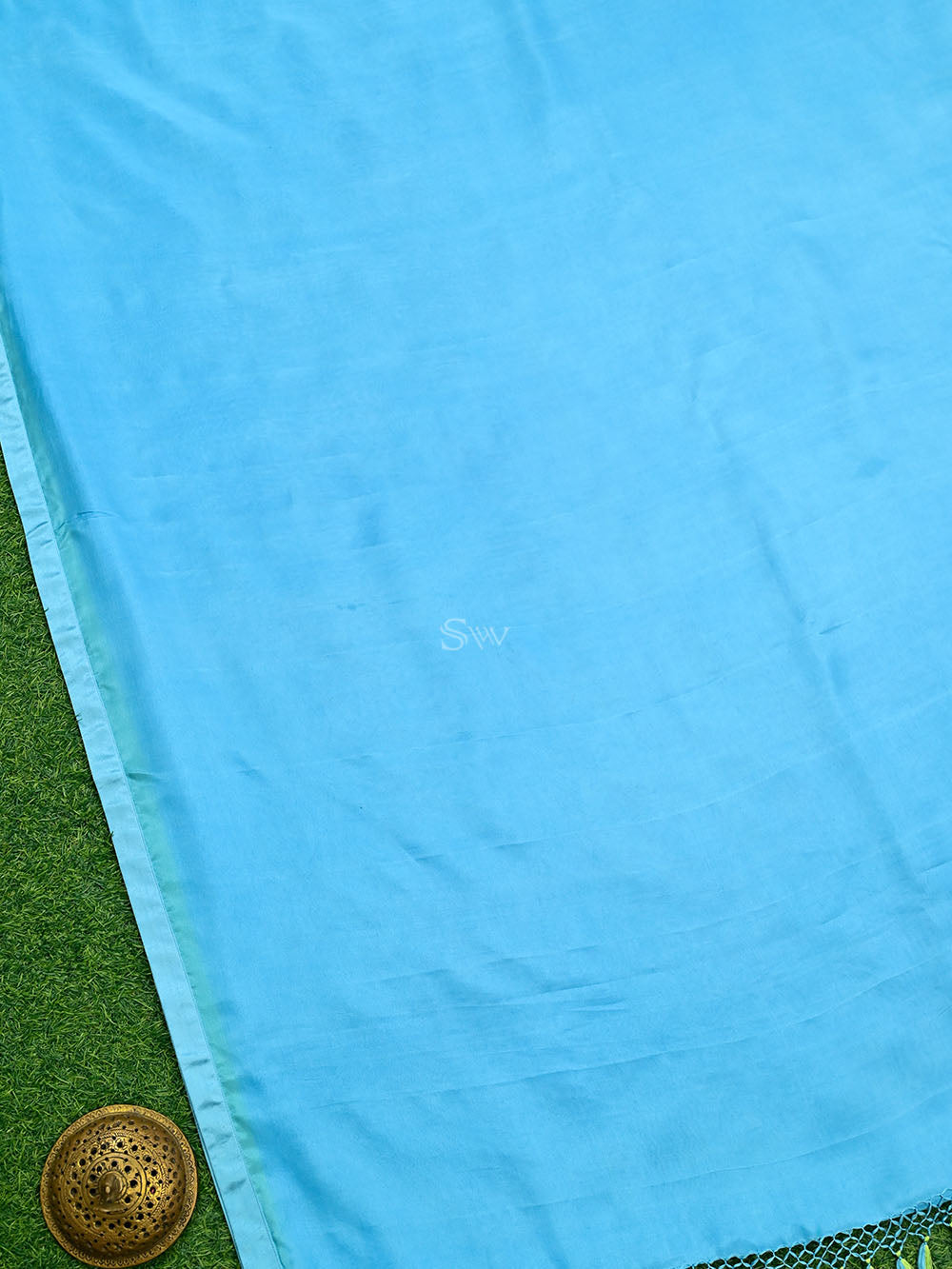 Pastel Blue Contrast Plain Silk Handloom Saree - Sacred Weaves