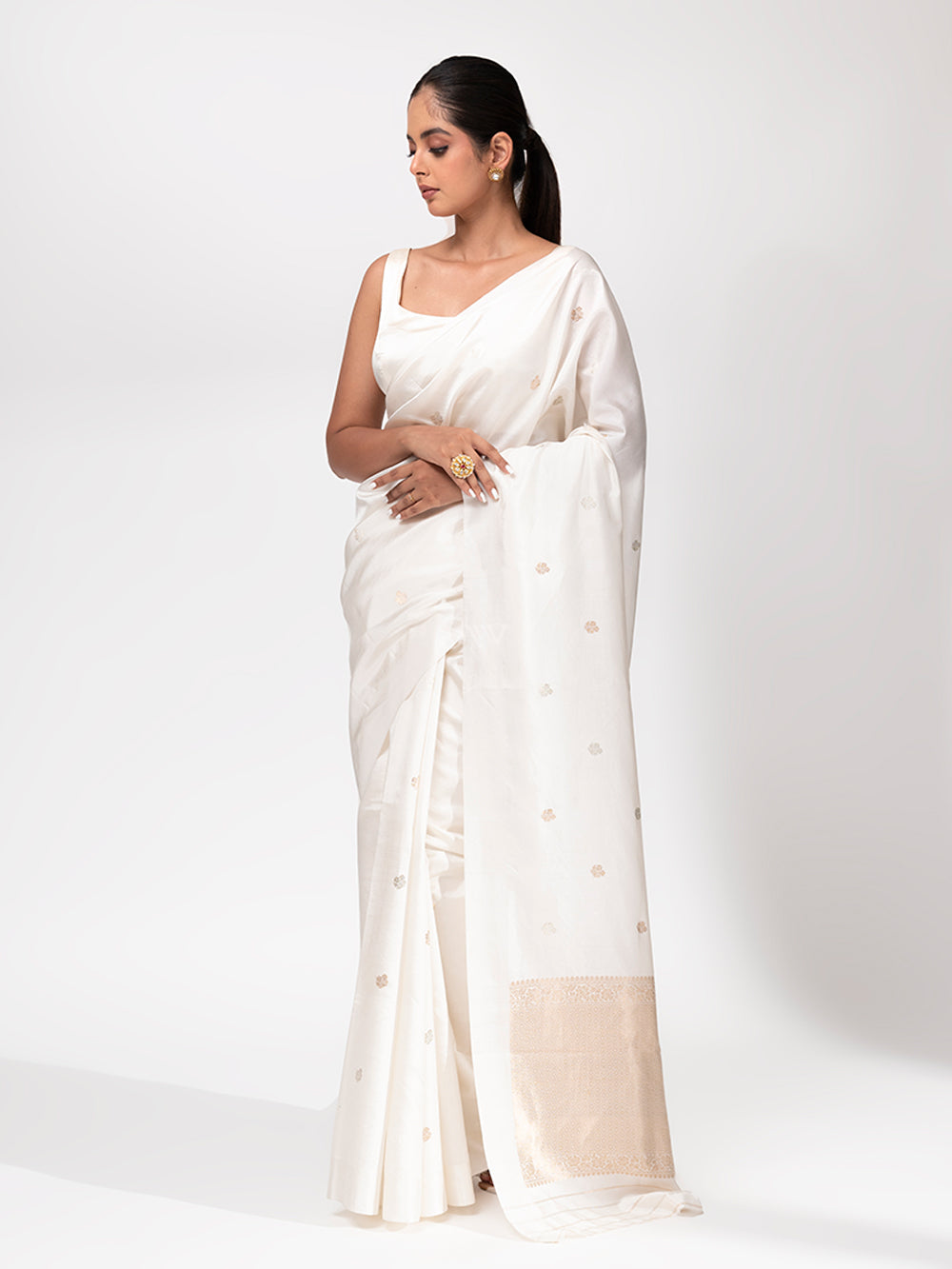 Pure Handloom Cotton with tiny leaf buti – Amrapali Boutique